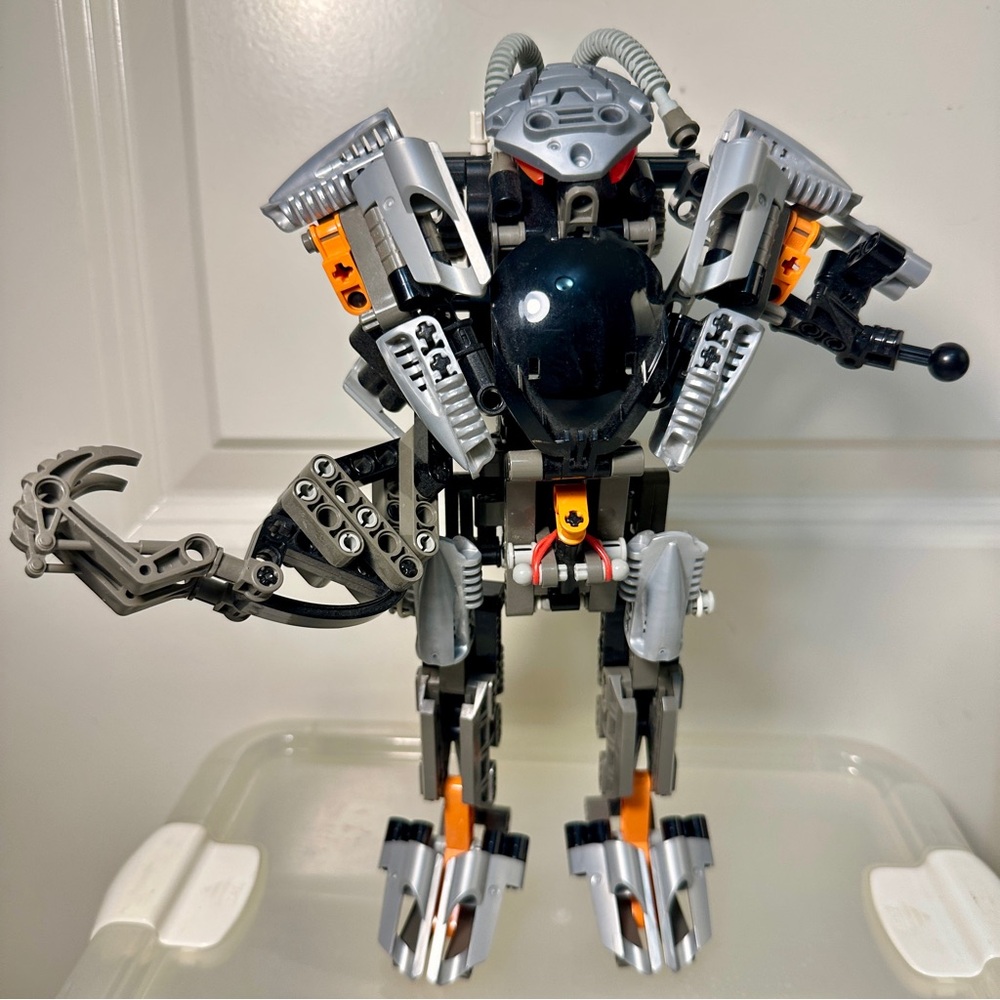 SAME DAY SHIP! Retired 2002 LEGO BIONICLE Titans Exo-Toa 8557 Toa Mata Technic